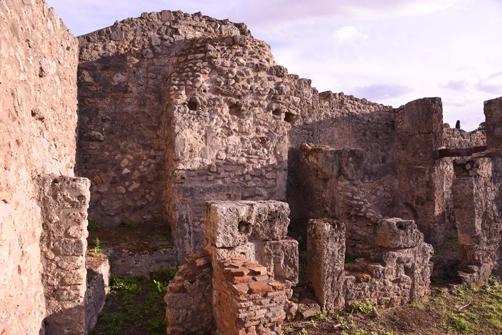 I.4.9 Pompeii. October 2019. Room o, kitchen, looking south from courtyard n, towards doorway, on left.
Foto Tobias Busen, ERC Grant 681269 DCOR.

