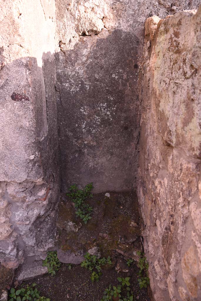 I.4.9 Pompeii. October 2019. Room o, kitchen, south-west corner, latrine ?.
Foto Tobias Busen, ERC Grant 681269 DCOR.
