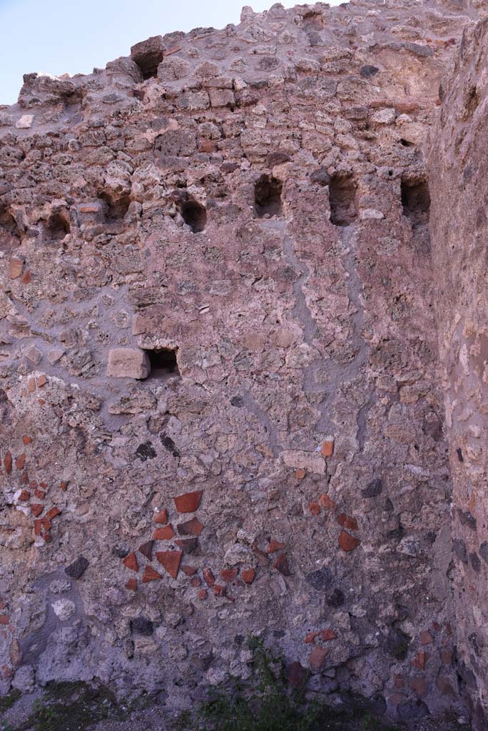 I.4.12 Pompeii. October 2019. Room f, detail from south-east corner.
Foto Tobias Busen, ERC Grant 681269 DCOR.
