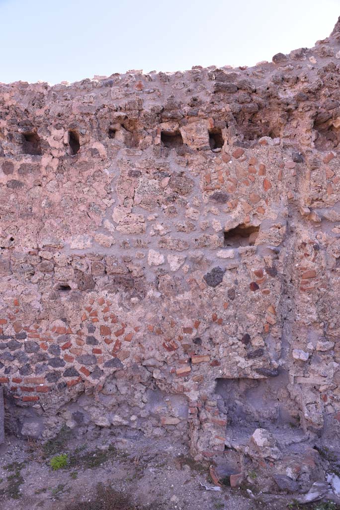 I.4.12 Pompeii. October 2019. Room f, detail from east wall towards the centre.
Foto Tobias Busen, ERC Grant 681269 DCOR.

