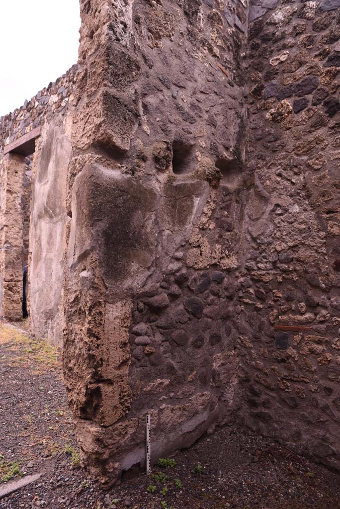 I.4.25 Pompeii. September 2020. Room 48, south-west corner and doorway to atrium.
Foto Tobias Busen, ERC Grant 681269 DCOR
