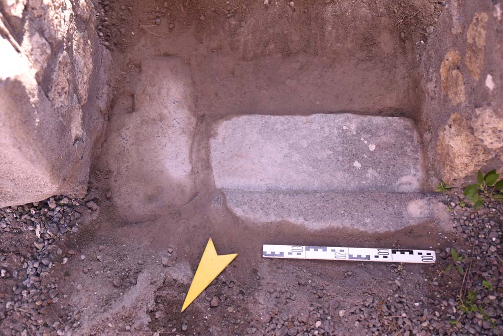 I.4.25 Pompeii. October 2019. Room 52, detail of doorway threshold. 
Foto Tobias Busen, ERC Grant 681269 DCOR.
