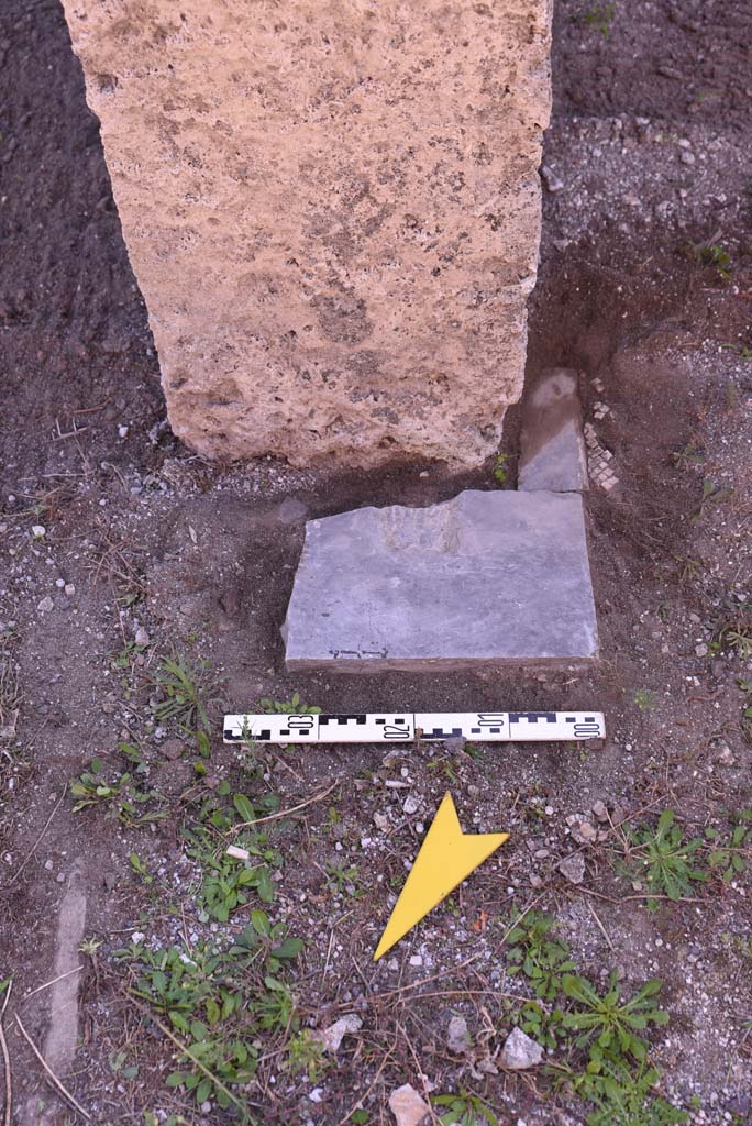 I.4.25 Pompeii. October 2019. 
Room 37, looking south to detail from doorway threshold on south side of doorway.
Foto Tobias Busen, ERC Grant 681269 DCOR.

