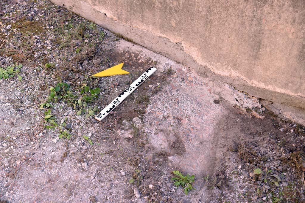 I.4.25/1.4.5 Pompeii. October 2019. Corridor 15. detail of flooring near south wall.
Foto Tobias Busen, ERC Grant 681269 DCOR.
