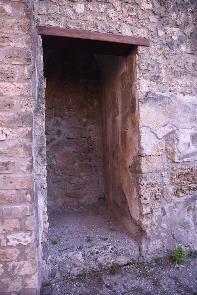 I.4.25 Pompeii. October 2019. Room 31, looking south towards lararium or repository.
Foto Tobias Busen, ERC Grant 681269 DCOR.
