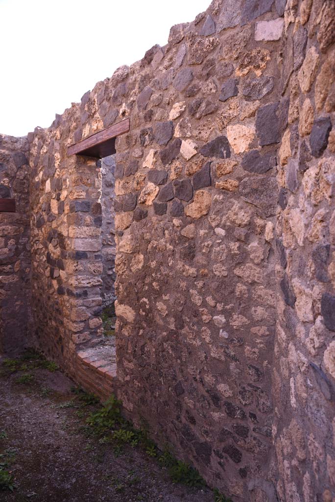 I.4.25/I.4.5 Pompeii. October 2019. 
West wall of Corridor 13A, or unnumbered corridor, with doorway into Tepidarium 40.
Foto Tobias Busen, ERC Grant 681269 DCOR.
