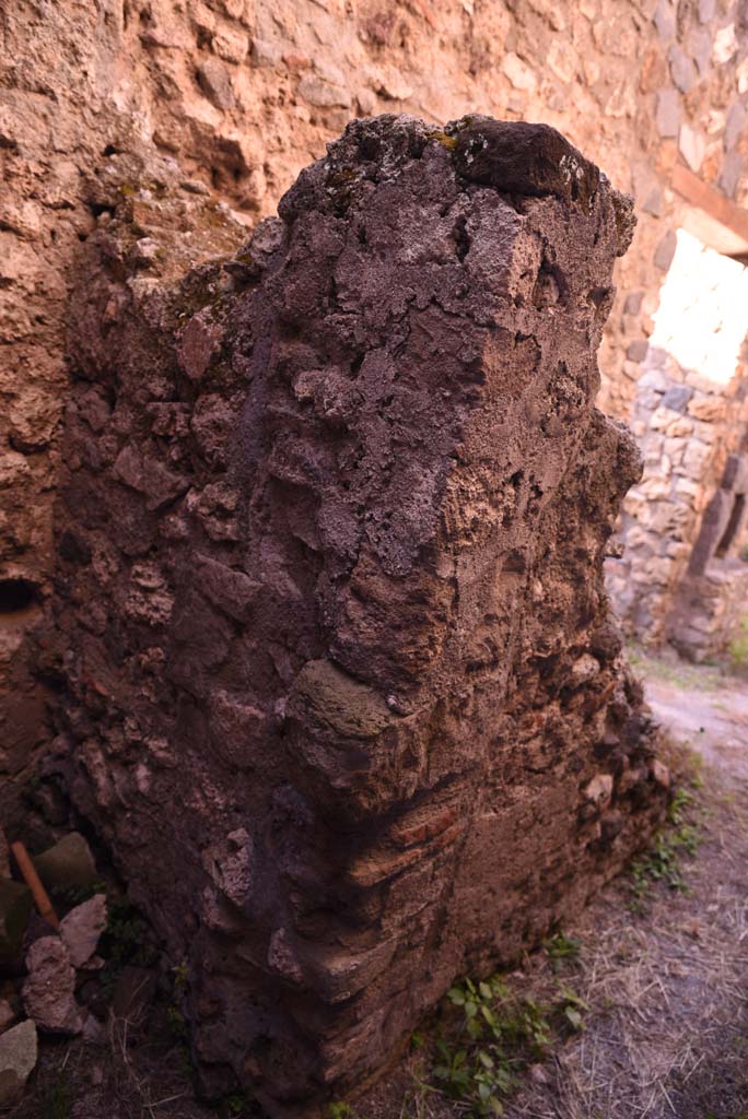 I.4.25/I.4.5 Pompeii. October 2019.  Unnumbered corridor/room, looking west along north side of steps to upper floor. 
Foto Tobias Busen, ERC Grant 681269 DCOR.
