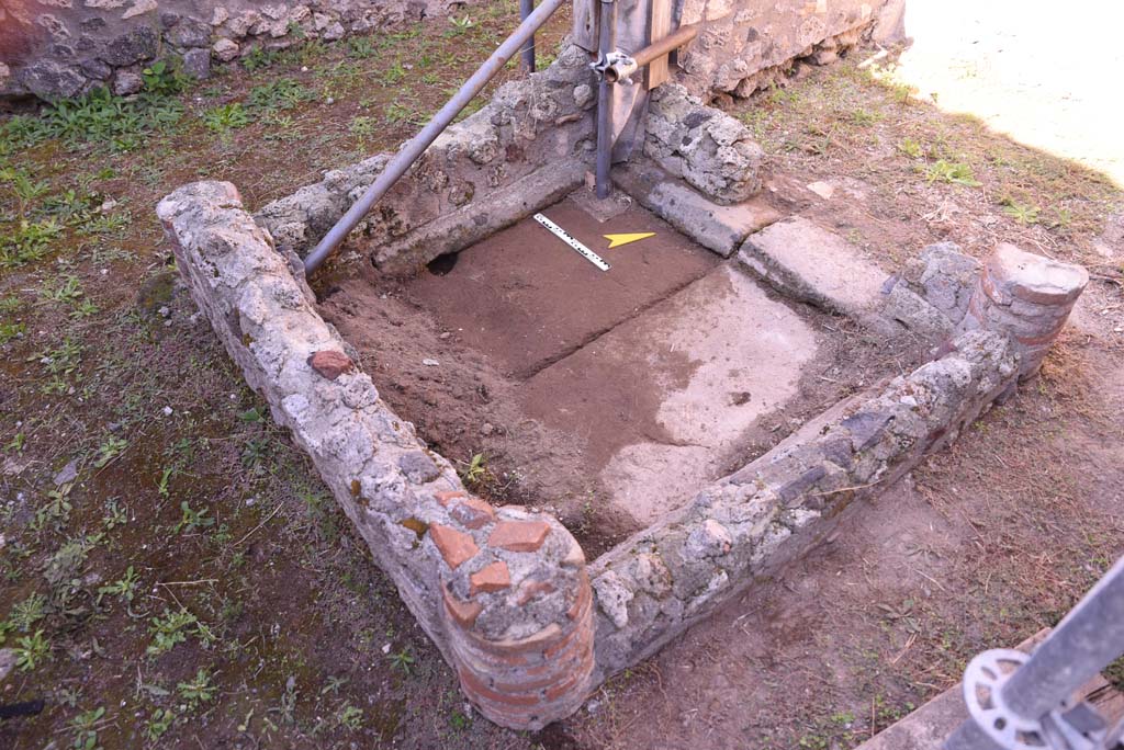 I.4.25/I.4.5 Pompeii. October 2019. Atriolo 43, looking north-west across impluvium.
Foto Tobias Busen, ERC Grant 681269 DCOR.
