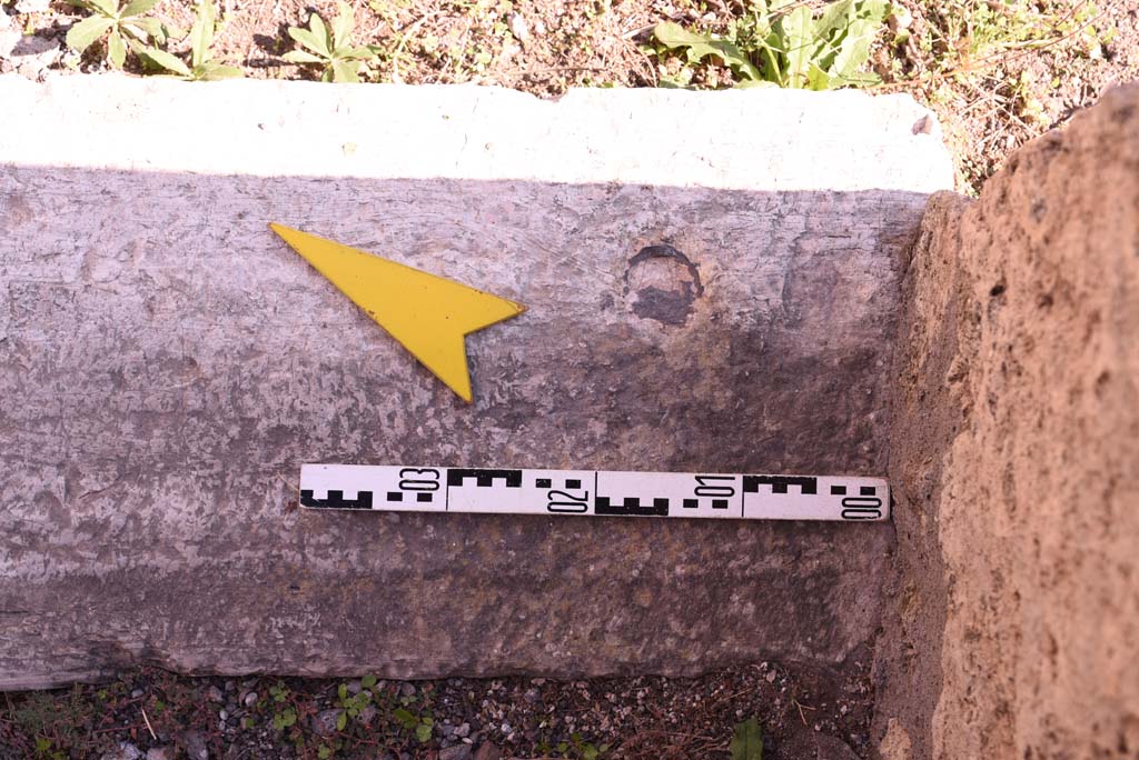 I.4.25/I.4.5 Pompeii. October 2019. Atriolo 43, detail of doorway threshold from south end.
Foto Tobias Busen, ERC Grant 681269 DCOR.

