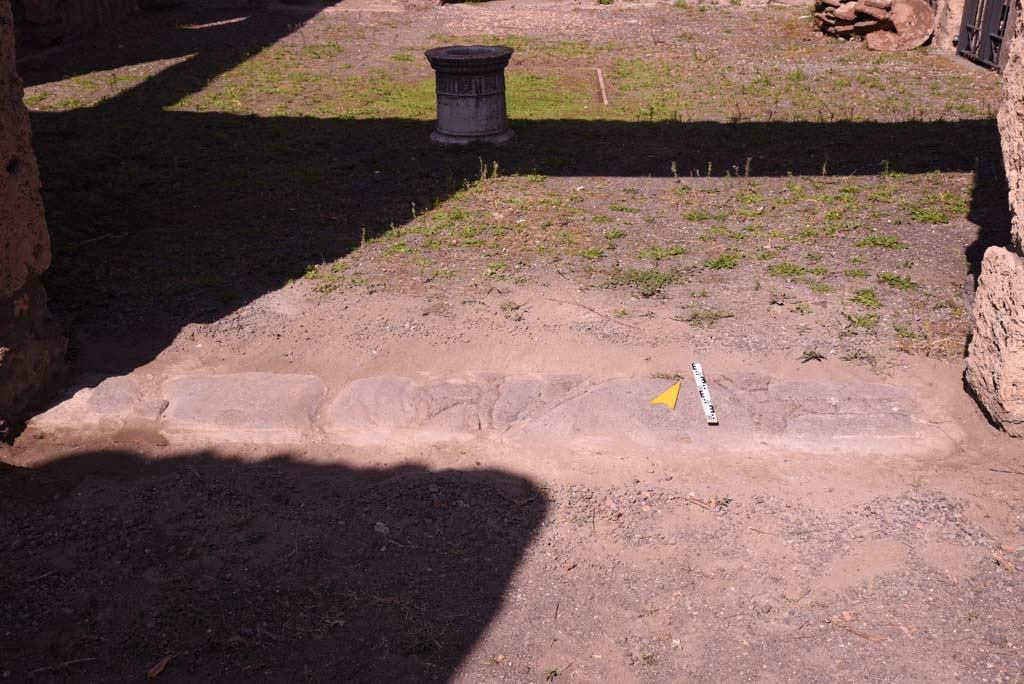 I.4.25 Pompeii. October 2019. Looking north across threshold into atrium 47, from north portico.
Foto Tobias Busen, ERC Grant 681269 DÉCOR

