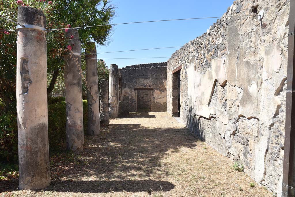 I.4.25 Pompeii. September 2020. Upper Peristyle 56, looking west along north portico.
Foto Tobias Busen, ERC Grant 681269 DÉCOR
