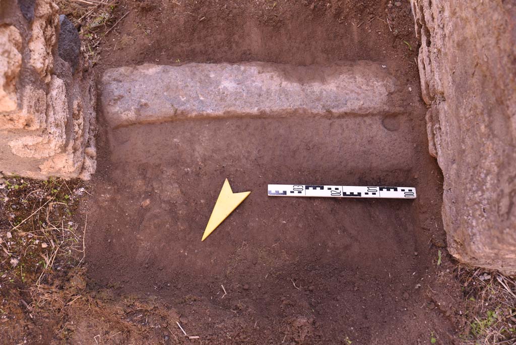 I.4.25 Pompeii. October 2019. Room 63, doorway threshold into room 64.
Foto Tobias Busen, ERC Grant 681269 DCOR.
