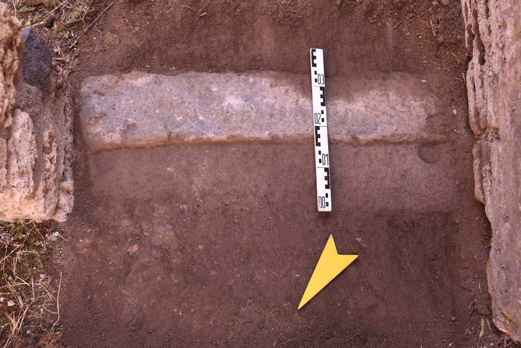 I.4.25 Pompeii. October 2019. Room 63, detail of doorway threshold into room 64.
Foto Tobias Busen, ERC Grant 681269 DCOR.

