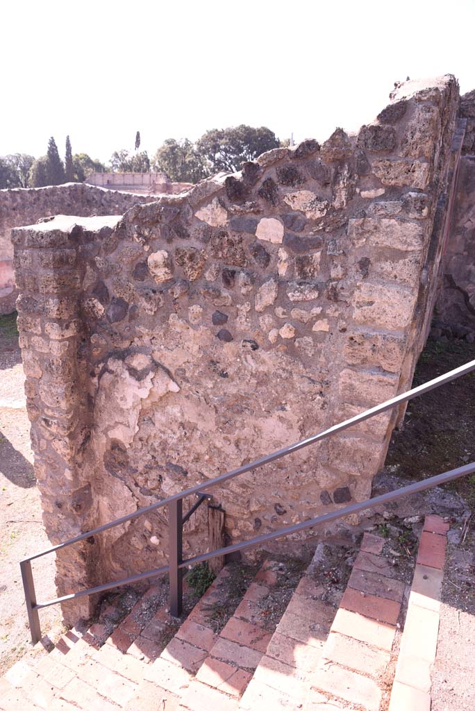 I.4.25 Pompeii. October 2019. West wall of steps between upper and middle peristyle.
Foto Tobias Busen, ERC Grant 681269 DCOR

