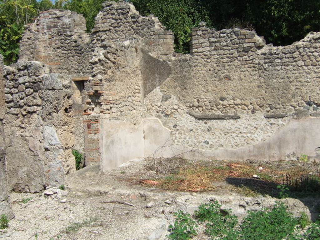 I.5.2 Pompeii. September 2005. North-east corner of industrial room.