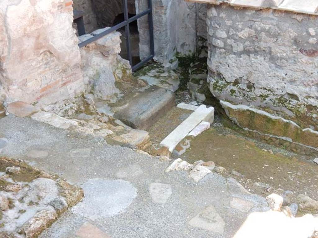 I.6.7 Pompeii. May 2016. Looking west across garden area to rear of small building near steps to kitchen. Photo courtesy of Buzz Ferebee.
