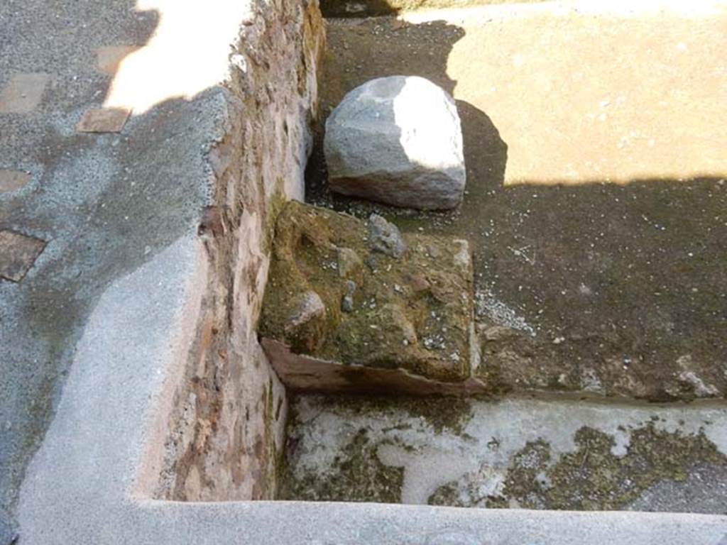 I.6.7 Pompeii. May 2016. Looking west across rear of garden area. Photo courtesy of Buzz Ferebee.