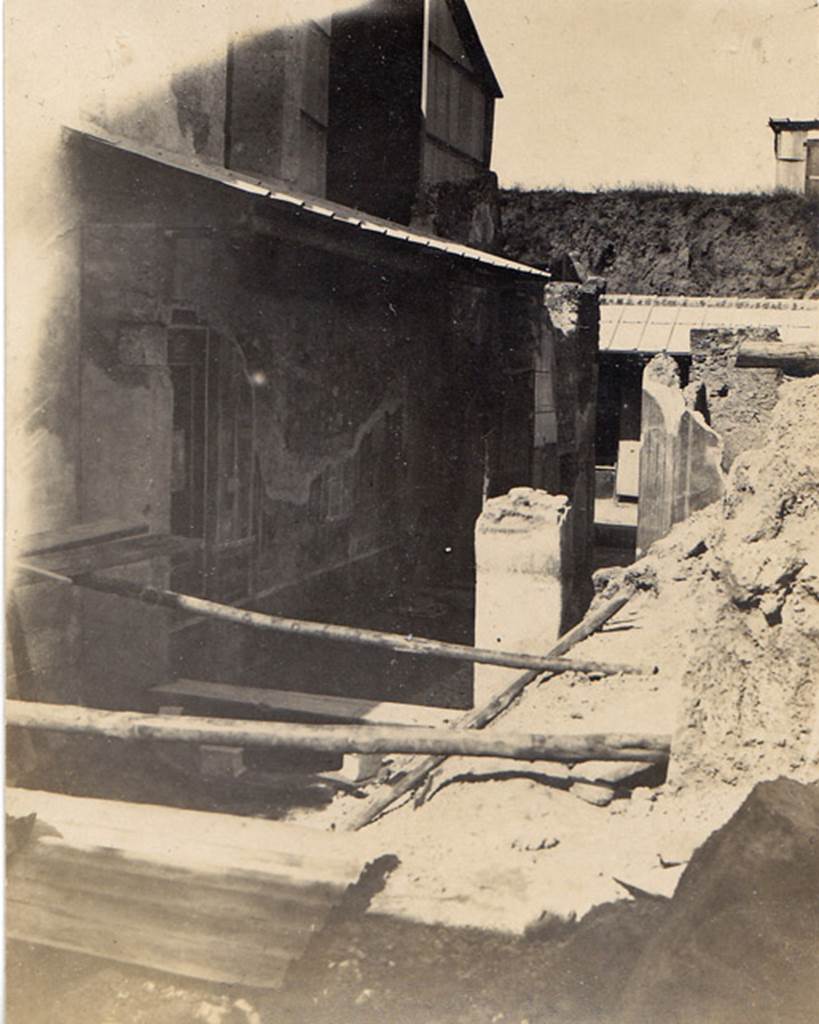 I.7.3 Pompeii. 18th October 1923. West wall of the atrium and small peristyle small semicircular basin in the course of excavation. Photo taken from the south side of the house. Photo courtesy of Drew Baker.