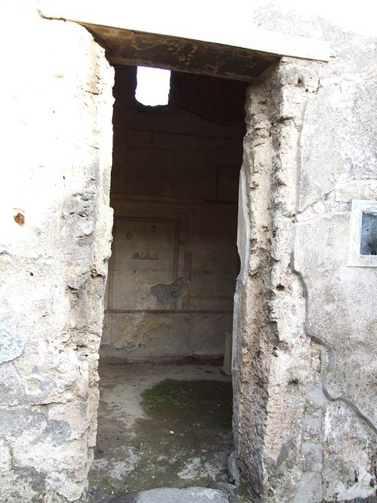 I.7.11 Pompeii. December 2006. Doorway to cubiculum to east of atrium, and on south side of entrance at I.7.11.
