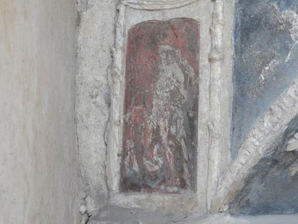 I.7.12 Pompeii. May 2017. Detail of arched niche from south side. Photo courtesy of Buzz Ferebee.
