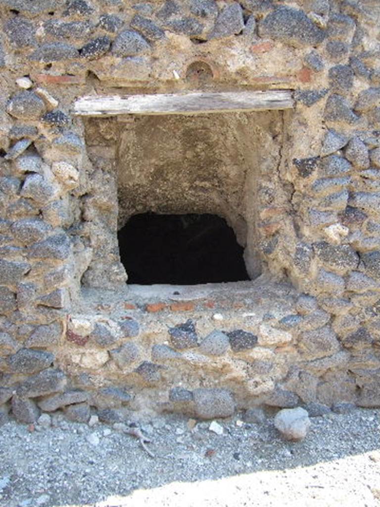 I.8.1 Pompeii. September 2005. Opening in west exterior side wall.