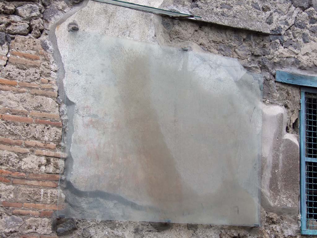 I.8.15 Pompeii. December 2007. Graffiti to east of entrance between bar and workshop.  
According to Varone and Stefani, although CIL IV 7305 a – d and 7306 a - c were found here, only part of unreadable CIL IV 7305a-c is conserved.
See Varone, A. and Stefani, G., 2009. Titulorum Pictorum Pompeianorum, Rome: L’erma di Bretschneider, (p.98-106)

According to Epigraphik-Datenbank Clauss/Slaby (See www.manfredclauss.de), these read as –

Caecilium  Capell(am)  aed(ilem)  d(ignum)  r(ei)  p(ublicae)  o(ro)  v(os)  f(aciatis)     [CIL IV 7305a] 

Fufidius  Successus  Serenum  aed(ilem)  d(ignum)  r(ei) 
p(ublicae)  o(ro)  v(os)  f(aciatis)                                                     [CIL IV 7305b]

C(aium)  Numitorium  aed(ilem)  o(ro)  v(os)  f(aciatis) 
Serenum  Successus  Fufidius  rogat                                           [CIL IV 7305c]
