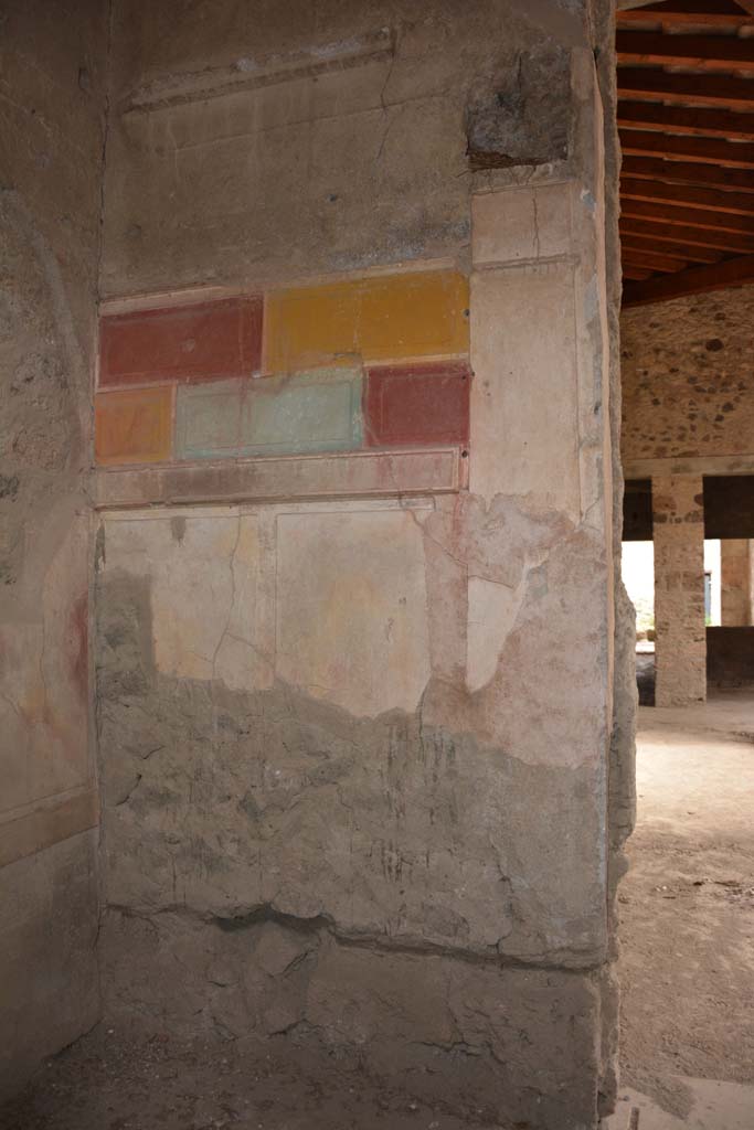 I.8.17 Pompeii. March 2019. Room 15, east wall of alcove and doorway to atrium 3.
Foto Annette Haug, ERC Grant 681269 DÉCOR.

