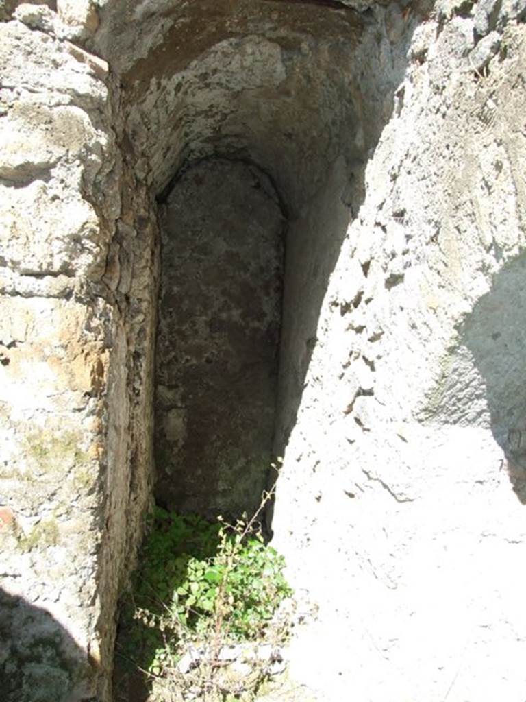 .10.4 Pompeii. March 2009. Lower floor. Corridor to north of entrance to third lower storeroom C.