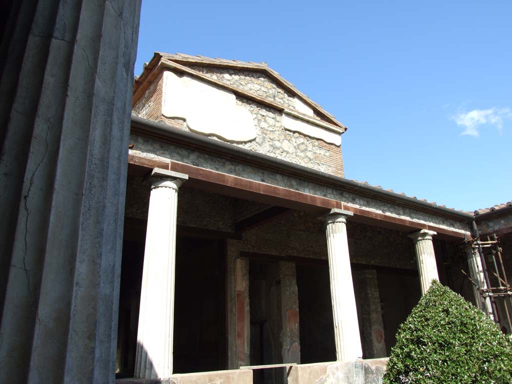 I.10.4 Pompeii. Peristyle garden. March 2009. Looking towards north side of peristyle garden.