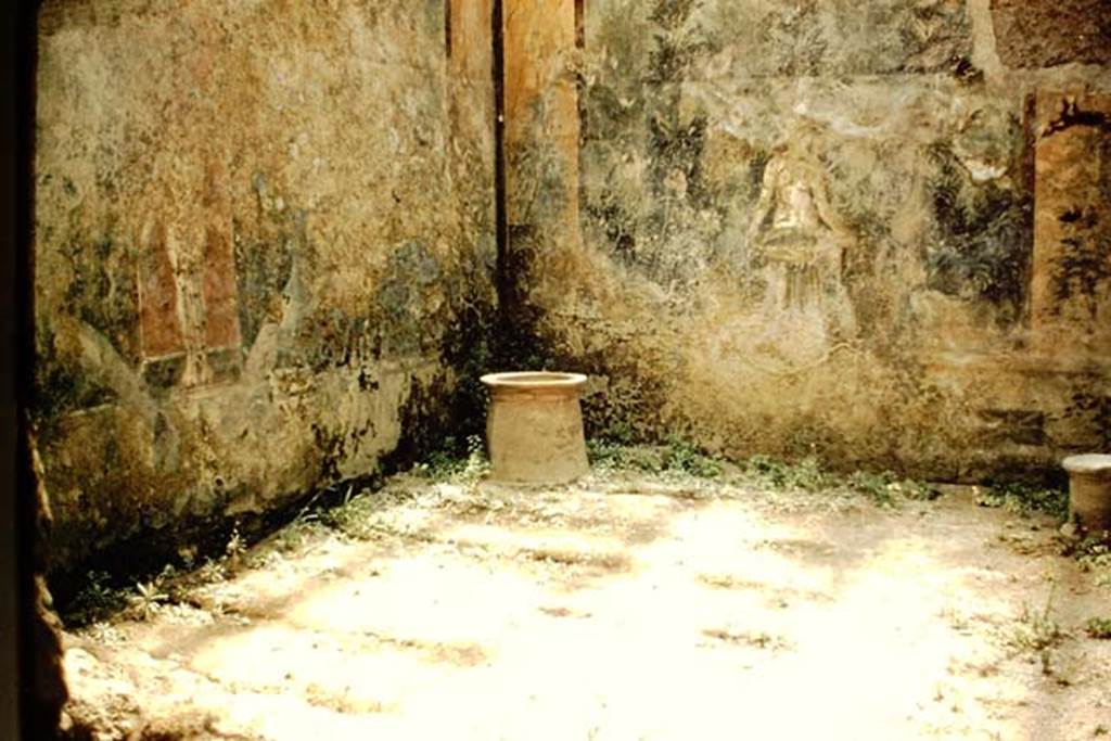 I.11.6 Pompeii. 1959. Room 6, looking towards south-west corner with puteal.   Photo by Stanley A. Jashemski.
Source: The Wilhelmina and Stanley A. Jashemski archive in the University of Maryland Library, Special Collections (See collection page) and made available under the Creative Commons Attribution-Non Commercial License v.4. See Licence and use details.
J59f0486
