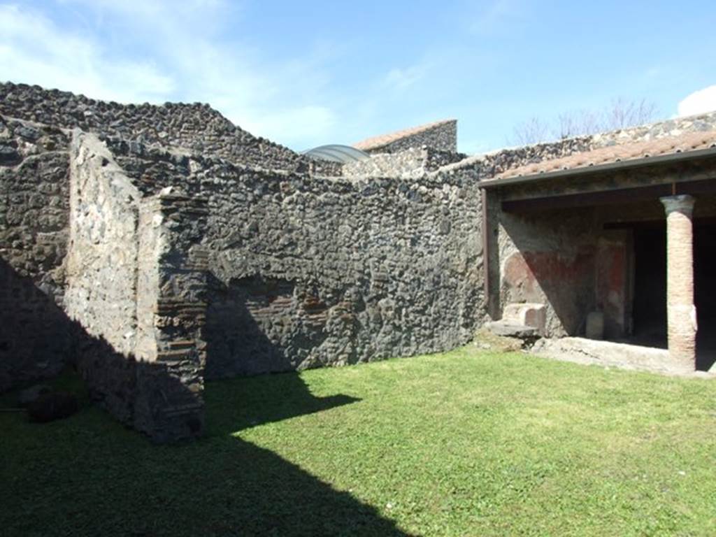 I.12.2 and I.12.1 Pompeii.  March 2009  West wall of garden area.