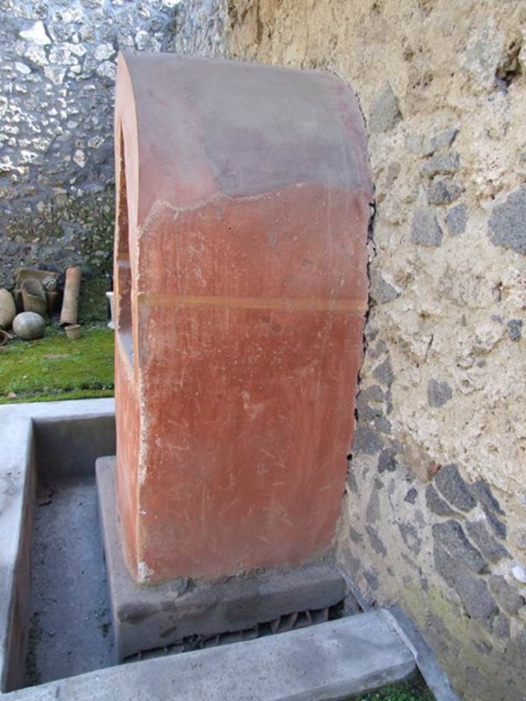 I.14.7 Pompeii.  March 2009. West outer side of the Lararium, with faded painted plants.