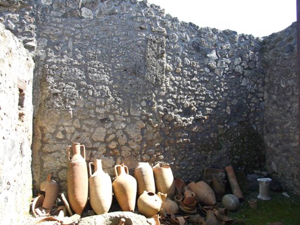 I.14.7 Pompeii.  March 2009.  Garden area.  Amphora against east wall.