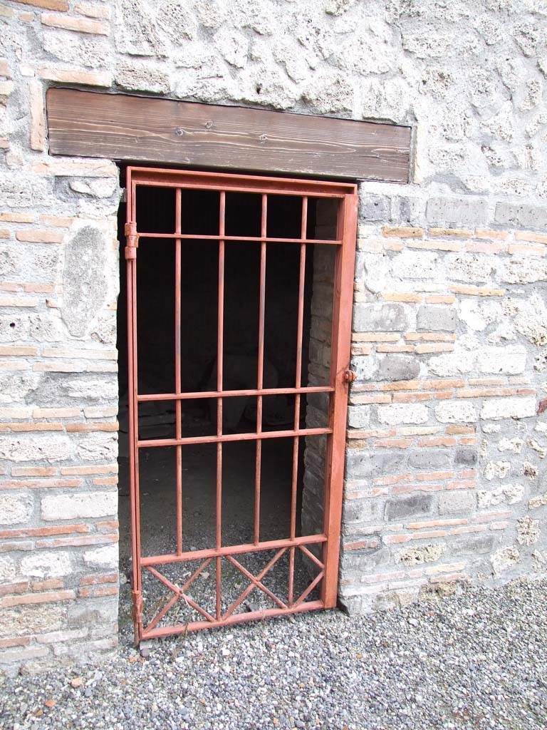 I.16.3 Pompeii. December 2006. Doorway to oecus on east side of atrium.