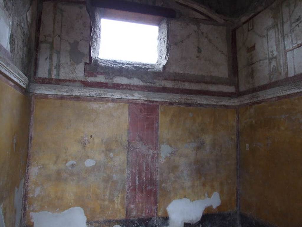 I.16.4 Pompeii. December 2006. Detail of painted wall and cornice on north wall of cubiculum.