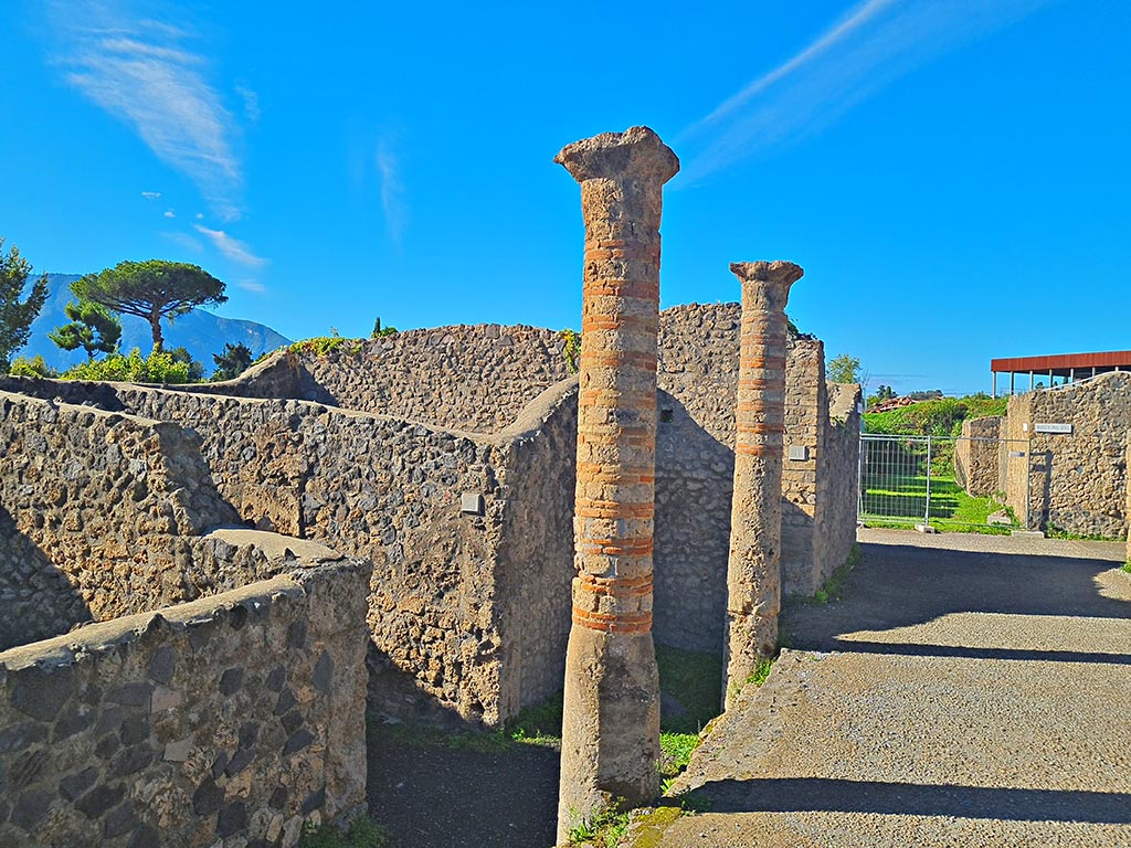 I.21.2 Pompeii. October 2024. Looking south-west towards entrance doorway. Photo courtesy of Giuseppe Ciaramella.