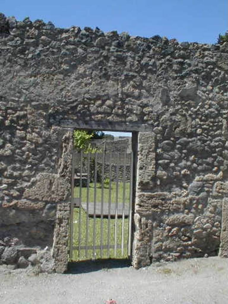 II.1.8 Pompeii. May 2005. Looking north through entrance doorway, on south side of garden area.