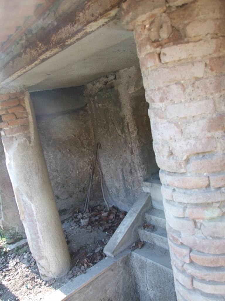 II.2.2 Pompeii.  March 2009.  Room 13.  Garden.  Looking north west across the steps from niche fountain.