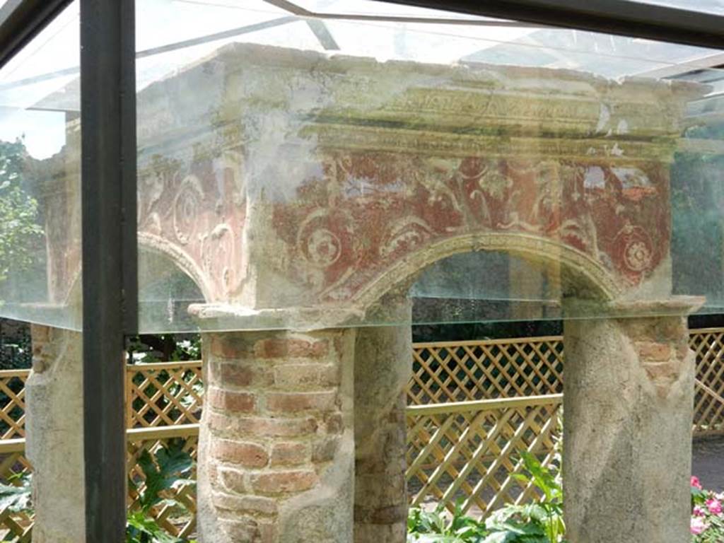 II.2.2 Pompeii. May 2016. Room “l”, garden. Looking towards decorated east side of small pavilion from south-east corner. Photo courtesy of Buzz Ferebee.
