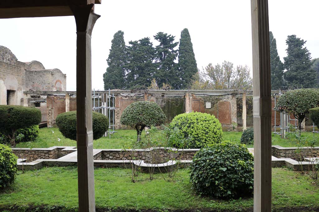 II.4.6 Pompeii. December 2018. Looking east across garden area, from portico. Photo courtesy of Aude Durand.