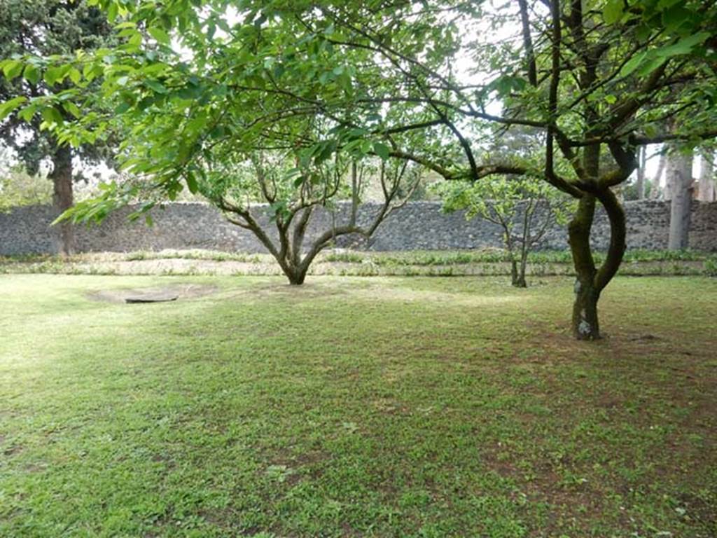 II.4.9 Pompeii. May 2016. East side of garden area. Photo courtesy of Buzz Ferebee.