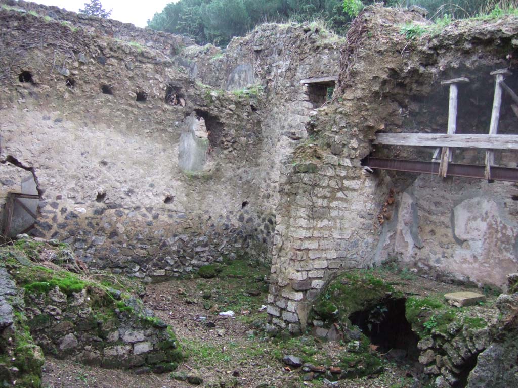 II.4.10 Pompeii. December 2006. Looking south-east across kitchen area, from doorway at II.4.10.