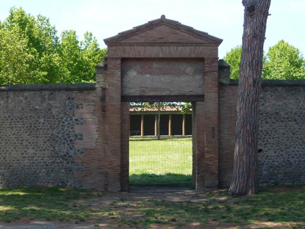 II.7.2 Pompeii. Palaestra. May 2012. Entrance. Photo courtesy of Buzz Ferebee.
