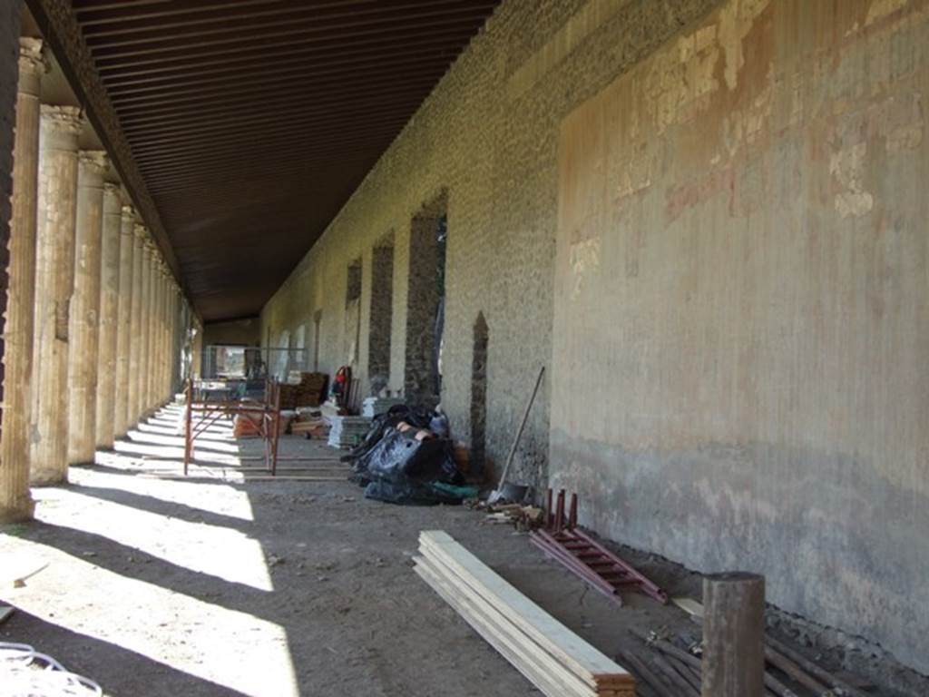 II.7.5 Pompeii. March 2009. Looking along north portico.