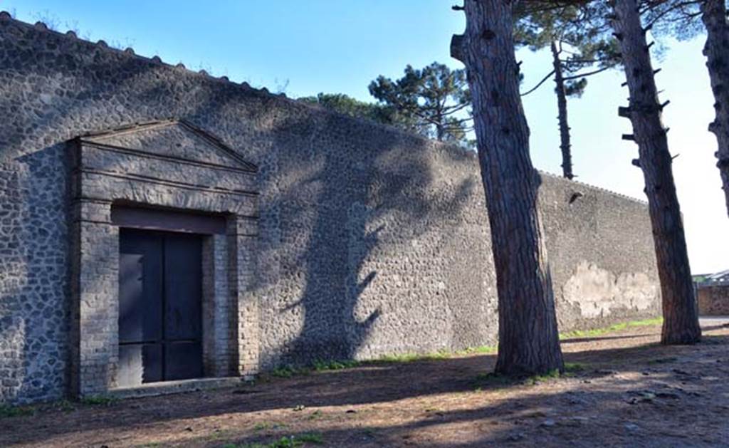 II.7.7 Pompeii. April 2018. 
Looking south towards entrance doorway, and north-west corner with remains of plaster, site of inscriptions CIL IV 7988, CIL IV 7989, CIL IV7588, on right. Photo courtesy of Ian Lycett-King. Use is subject to Creative Commons Attribution-NonCommercial License v.4 International.

