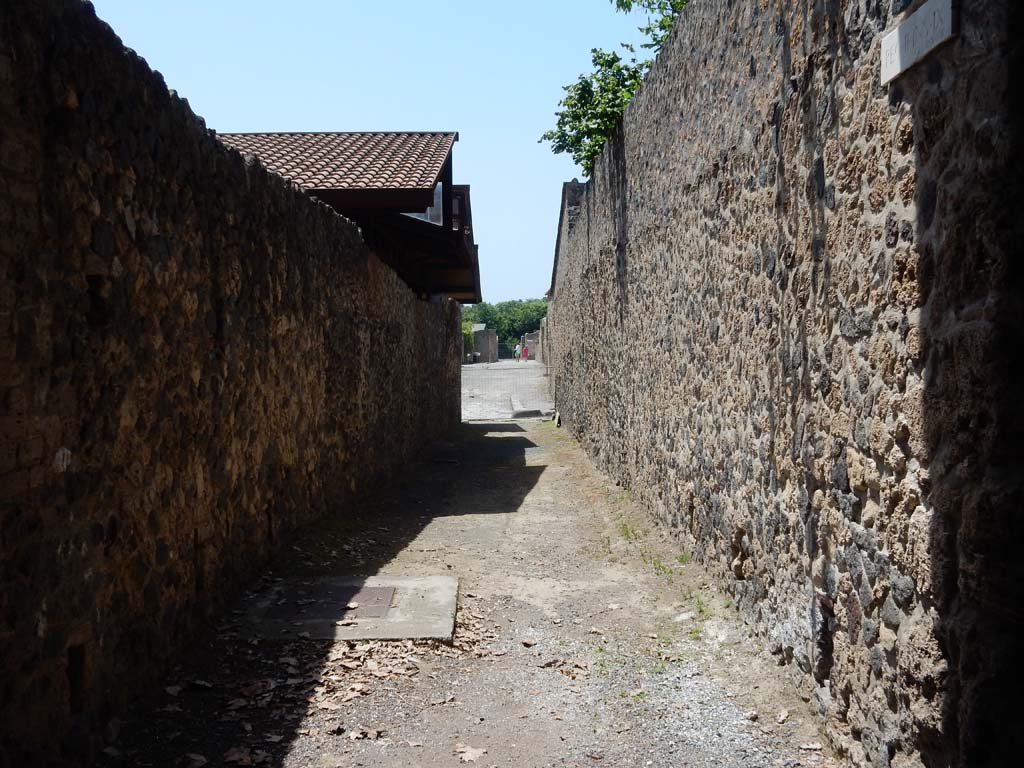 Via della Palestra between II.8 and II.9. June 2019. Looking west from doorway at II.7.9a, towards Via di Nocera. 
Photo courtesy of Buzz Ferebee.

