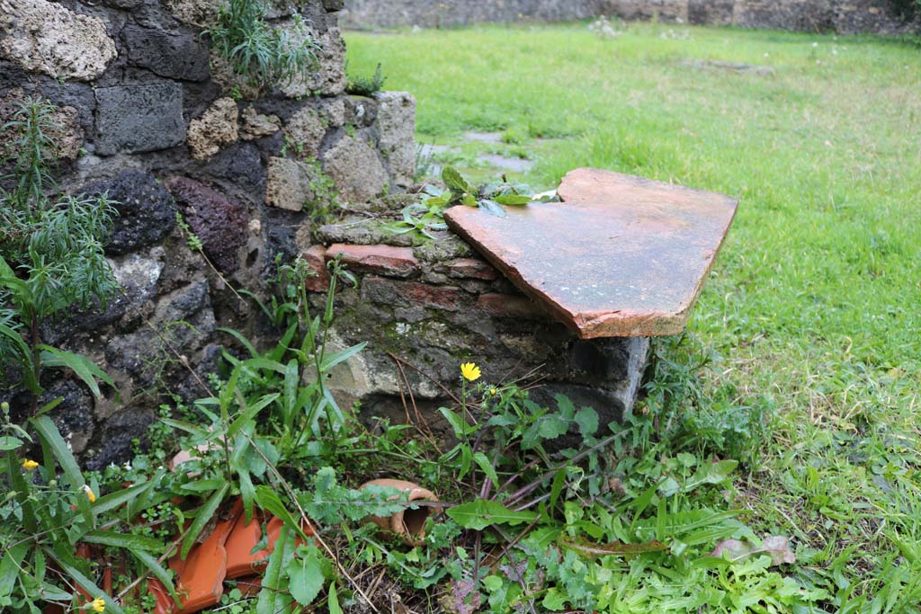 II.8.1 Pompeii. December 2018. Looking east to structure near steps, possibly a cistern-cover or well. Photo courtesy of Aude Durand.