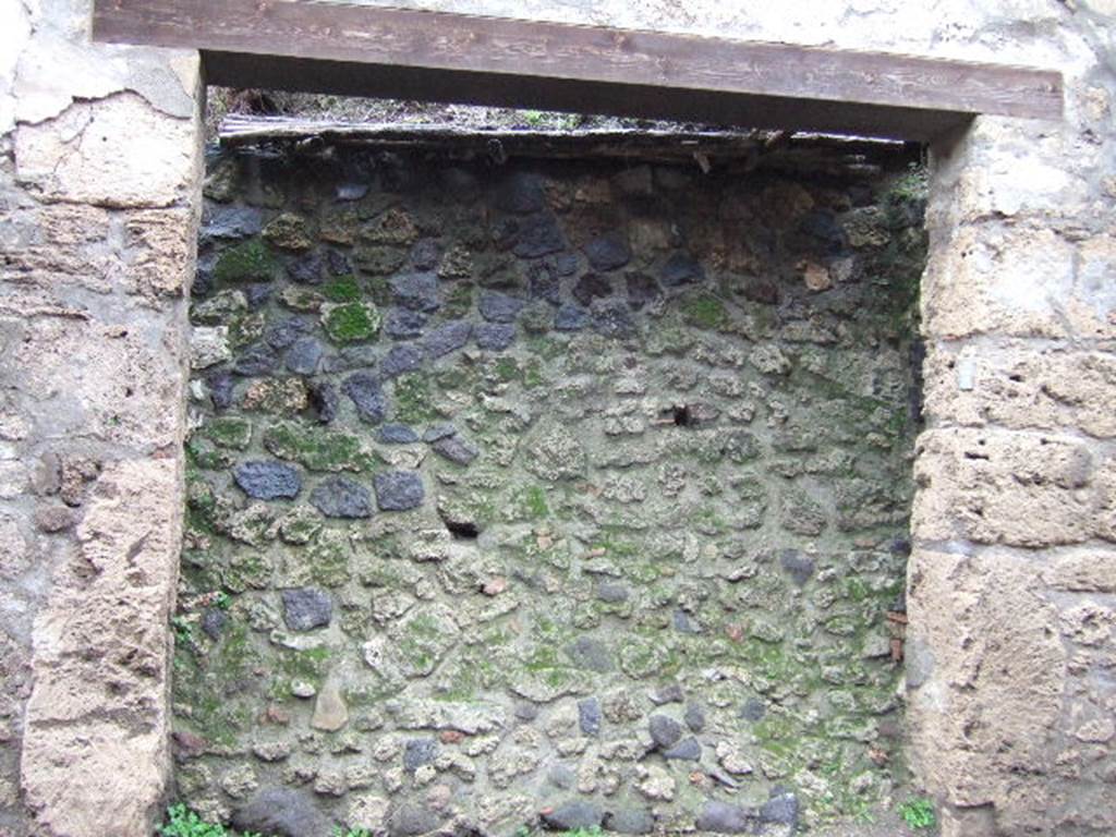 III.2.2 Pompeii. December 2005. Entrance doorway. According to Della Corte, found to the right of the doorway was the graffito –
Epidium
IIvir(um)
d(ignum)  r(ei)  p(ublicae)  o(ro)  v(os)  f(aciatis)
Sotericus  rog(at)     [CIL IV 7635]
See Della Corte, M., 1965.  Case ed Abitanti di Pompei. Napoli: Fausto Fiorentino. (p.348)

