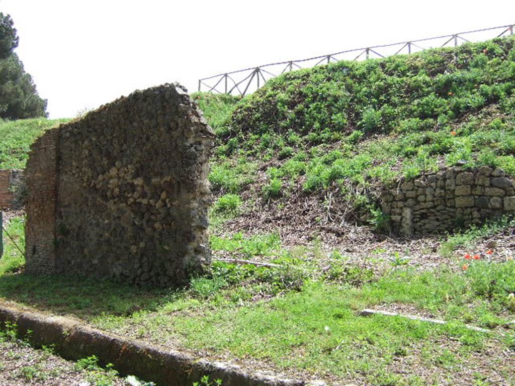 III.11.4 Pompeii. May 2006.  Entrance, looking south east, towards the site of a wall with a doorway to III.11.5 