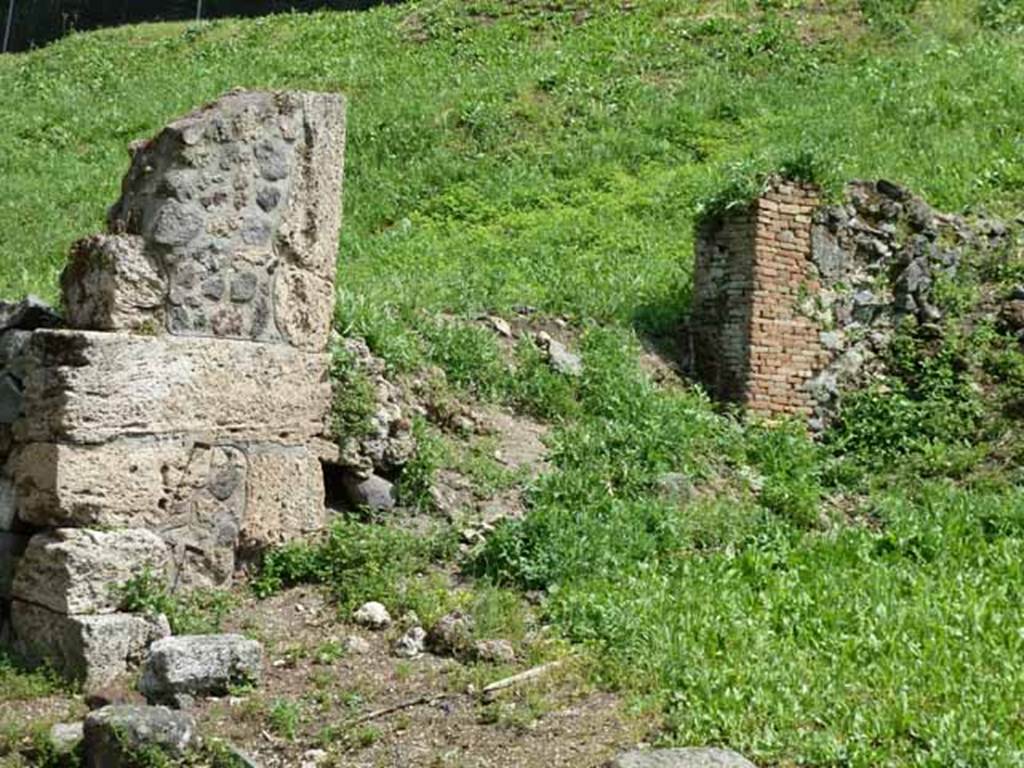 III.11.7 Pompeii. May 2010.  East wall with side entrance onto unexcavated vicolo, between III.11 and III.12. Looking east.